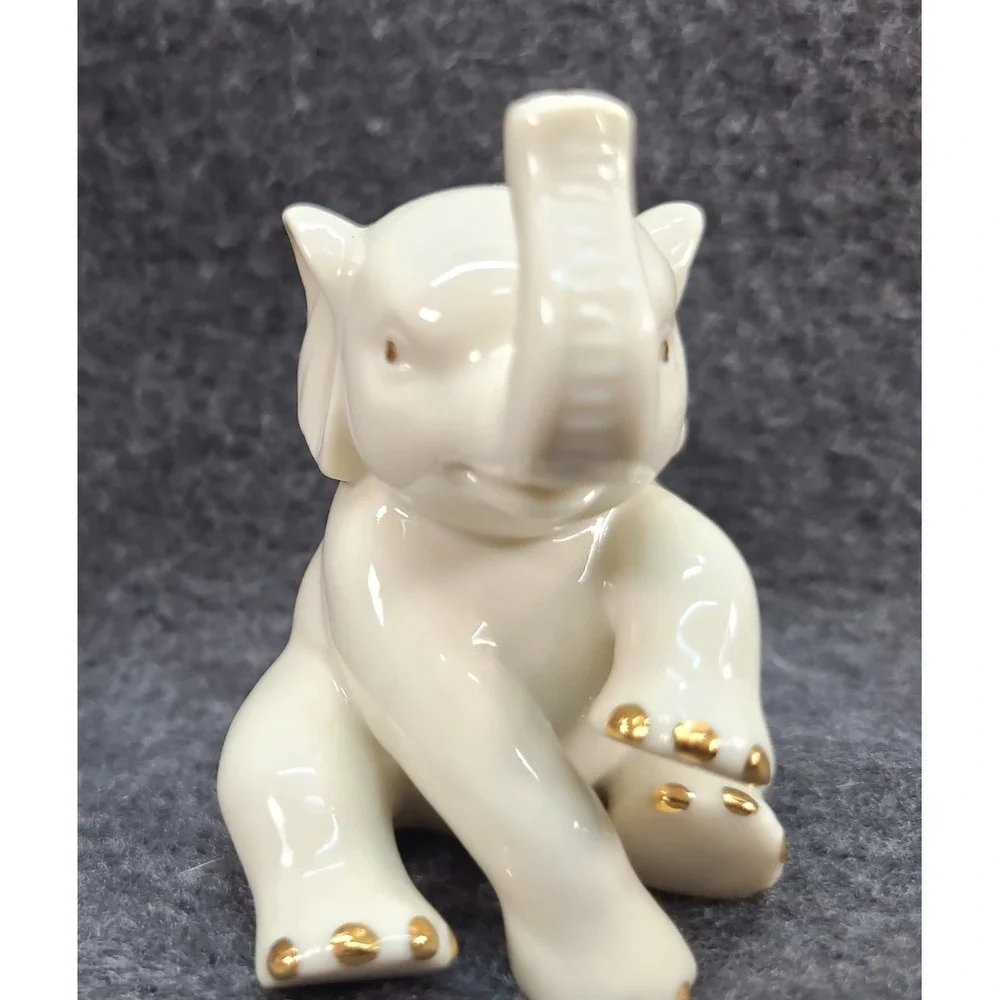 Lenox Porcelain Sitting Baby Elephant Figurine Gold Trim 3